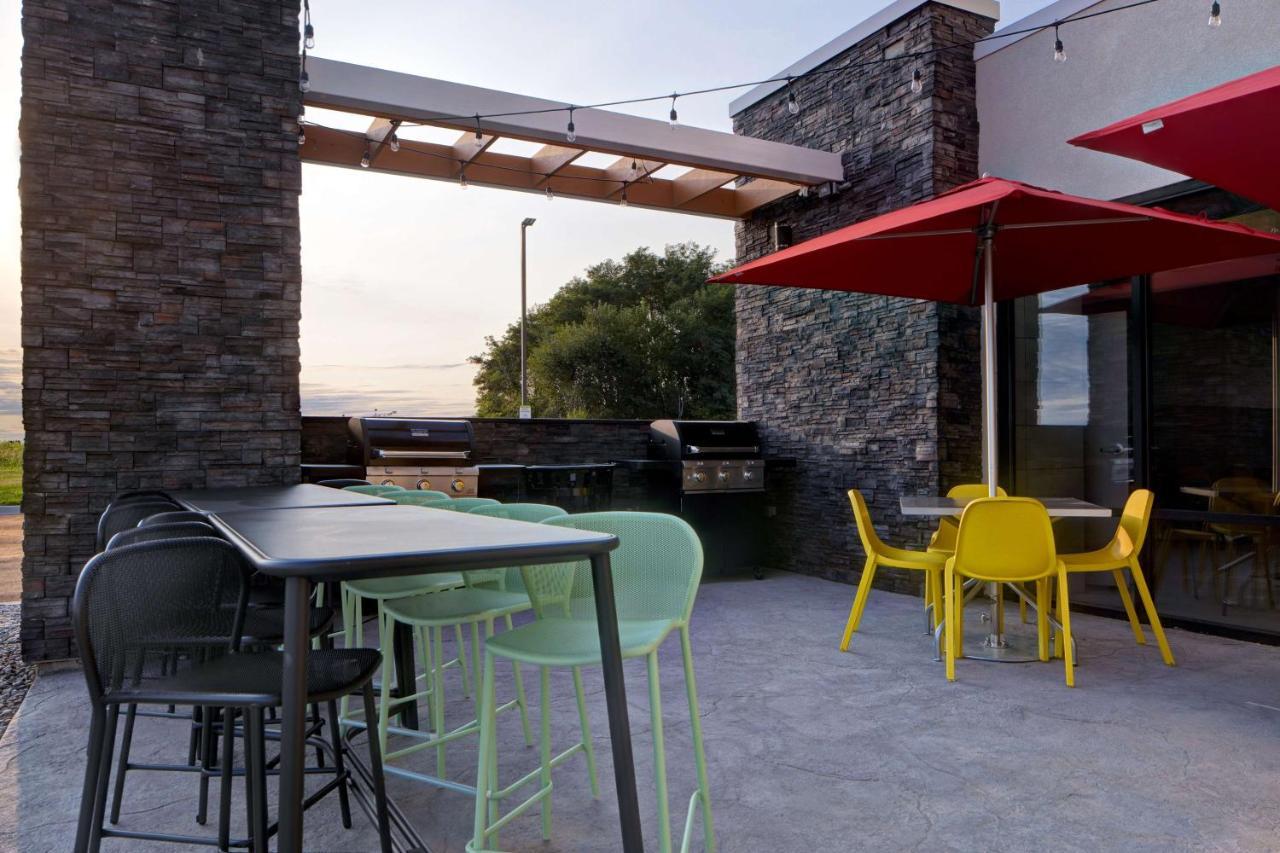 Hotel Home2 By Hilton Rockford Loves Park