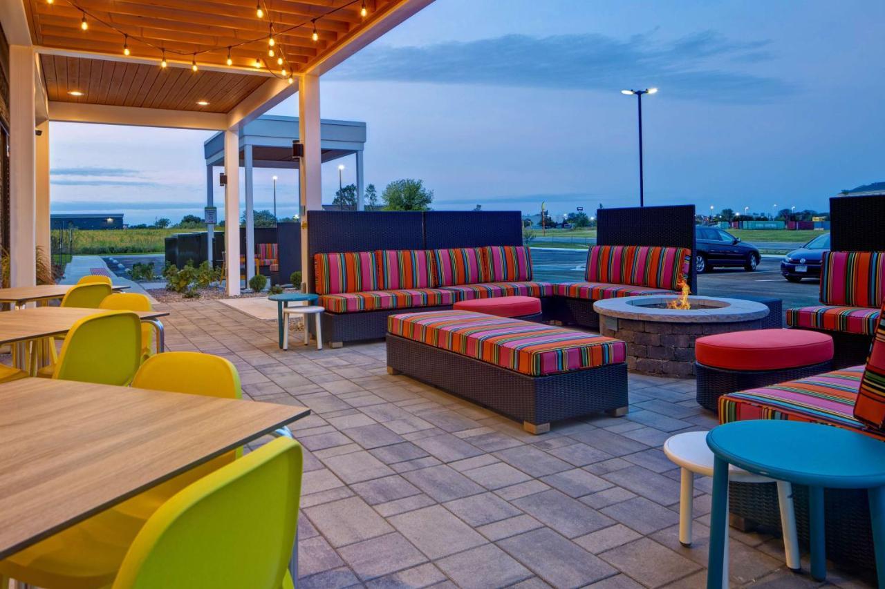 Hotel Home2 By Hilton Rockford Loves Park